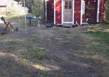 Kaksi kaunista pyöröhirsimökkiä myytävänä