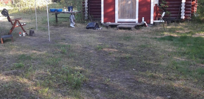 Kaksi kaunista pyöröhirsimökkiä myytävänä